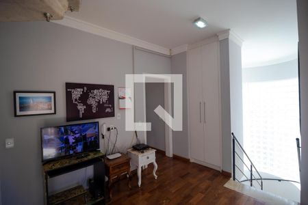 Casa à venda com 370m², 5 quartos e 2 vagas Casa à venda com 370m², 5 quartos e 2 vagasHall ìntimo