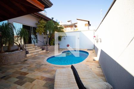 Casa à venda com 370m², 5 quartos e 2 vagas Casa à venda com 370m², 5 quartos e 2 vagasPiscina