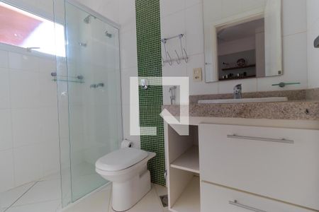 Casa à venda com 370m², 5 quartos e 2 vagas Casa à venda com 370m², 5 quartos e 2 vagasBanheiro da Suíte 01