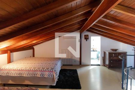 Casa à venda com 370m², 5 quartos e 2 vagas Casa à venda com 370m², 5 quartos e 2 vagasSuíte 04 (Sótão)