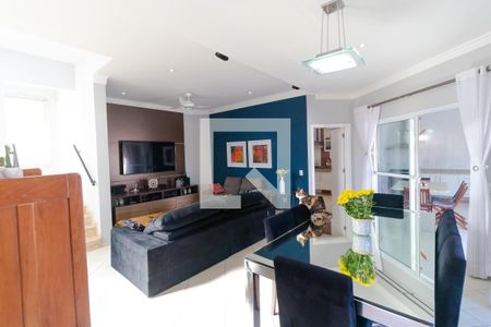 Casa à venda com 370m², 5 quartos e 2 vagas Casa à venda com 370m², 5 quartos e 2 vagasSalas