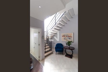 Casa à venda com 370m², 5 quartos e 2 vagas Casa à venda com 370m², 5 quartos e 2 vagasSalas
