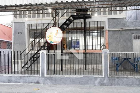 Casa à venda com 234m², 3 quartos e 4 vagas Casa à venda com 234m², 3 quartos e 4 vagasEntrada