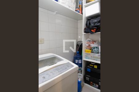 Casa à venda com 180m², 3 quartos e 2 vagas Casa à venda com 180m², 3 quartos e 2 vagasÁrea de Serviço