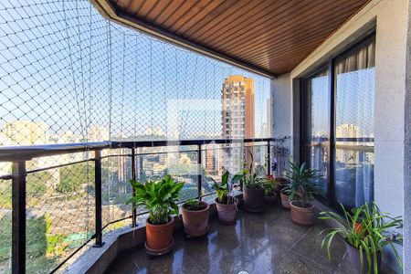 Apartamento à venda com 170m², 4 quartos e 4 vagas Apartamento à venda com 170m², 4 quartos e 4 vagasVaranda