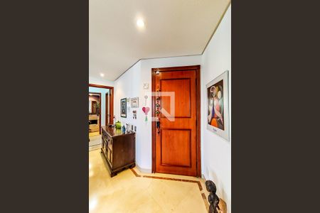 Apartamento à venda com 170m², 4 quartos e 4 vagas Apartamento à venda com 170m², 4 quartos e 4 vagasHall de Entrada