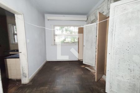 Casa à venda com 385m², 4 quartos e 2 vagasCloset