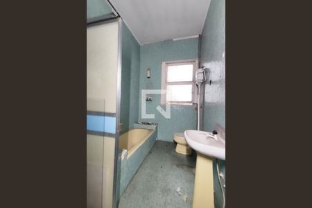 Casa à venda com 385m², 4 quartos e 2 vagasBanheiro