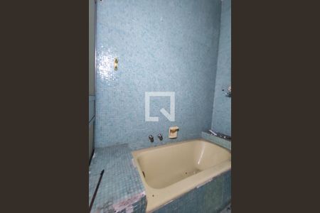 Casa à venda com 385m², 4 quartos e 2 vagasBanheiro