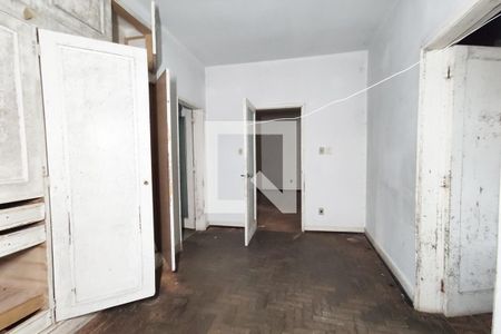 Casa à venda com 385m², 4 quartos e 2 vagasCloset