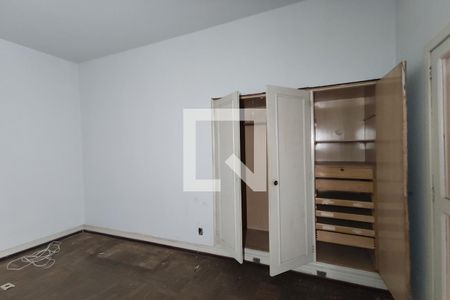 Casa à venda com 385m², 4 quartos e 2 vagasQuarto 4