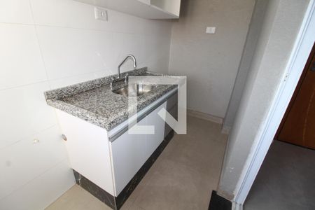Cozinha de apartamento para alugar com 1 quarto, 43m² em Jardim Piqueroby, São Paulo