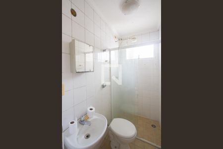 Casa de condomínio à venda com 290m², 4 quartos e 3 vagasBanheiro de Serviço