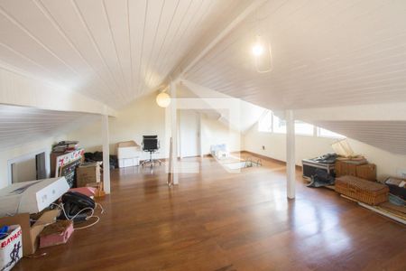 Casa de condomínio à venda com 290m², 4 quartos e 3 vagasSótão