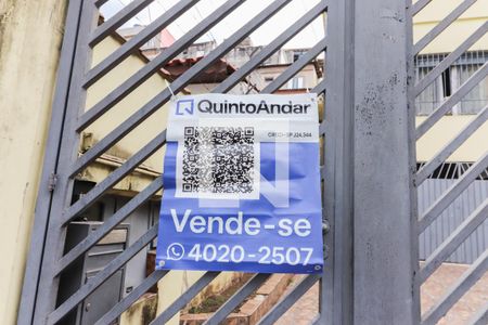 Casa à venda com 280m², 3 quartos e 2 vagas Casa à venda com 280m², 3 quartos e 2 vagasFachada