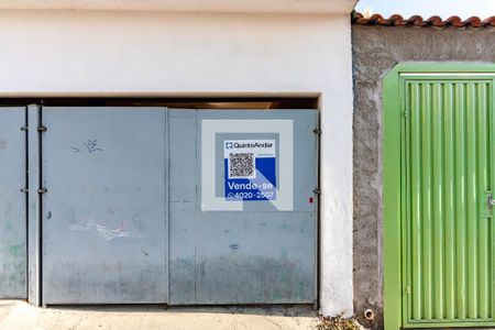 Casa à venda com 200m², 3 quartos e 2 vagas Casa à venda com 200m², 3 quartos e 2 vagasFachada - Placa Quinto Andar