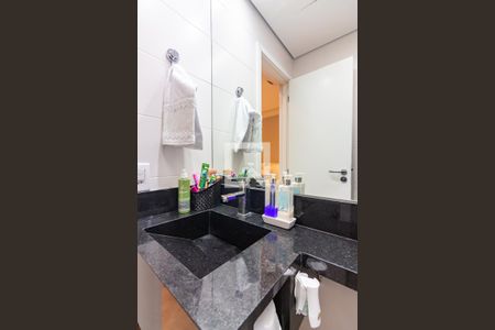 Apartamento à venda com 76m², 2 quartos e 2 vagasBanheiro 