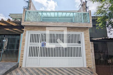 Casa à venda com 88m², 4 quartos e 2 vagas Casa à venda com 88m², 4 quartos e 2 vagasFachada