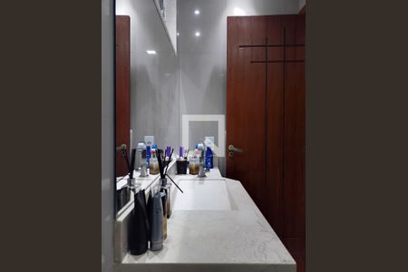 Apartamento à venda com 70m², 3 quartos e 1 vaga Apartamento à venda com 70m², 3 quartos e 1 vagaBanheiro