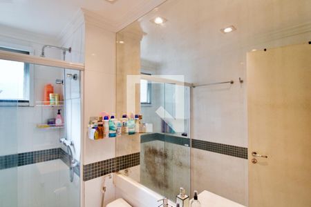 Apartamento à venda com 201m², 3 quartos e 3 vagas Apartamento à venda com 201m², 3 quartos e 3 vagasBanheiro da Suíte 2