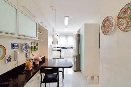 Apartamento à venda com 201m², 3 quartos e 3 vagas Apartamento à venda com 201m², 3 quartos e 3 vagasCozinha