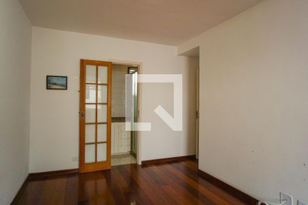 Apartamento à venda com 227m², 4 quartos e 2 vagas Apartamento à venda com 227m², 4 quartos e 2 vagasSuíte