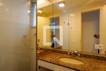 Apartamento à venda com 227m², 4 quartos e 2 vagas Apartamento à venda com 227m², 4 quartos e 2 vagasBanheiro Social