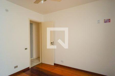 Apartamento à venda com 227m², 4 quartos e 2 vagas Apartamento à venda com 227m², 4 quartos e 2 vagasQuarto 3