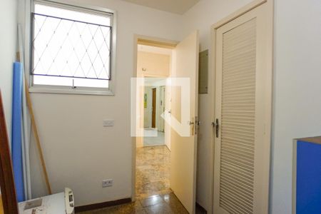 Apartamento à venda com 227m², 4 quartos e 2 vagas Apartamento à venda com 227m², 4 quartos e 2 vagasQuarto de Serviço