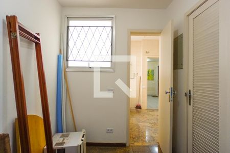 Apartamento à venda com 227m², 4 quartos e 2 vagas Apartamento à venda com 227m², 4 quartos e 2 vagasQuarto de Serviço