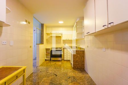 Apartamento à venda com 227m², 4 quartos e 2 vagas Apartamento à venda com 227m², 4 quartos e 2 vagasCozinha