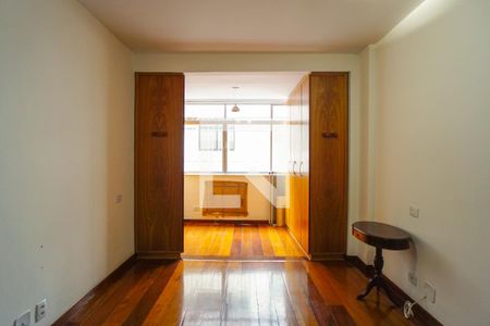 Apartamento à venda com 227m², 4 quartos e 2 vagas Apartamento à venda com 227m², 4 quartos e 2 vagasSuíte