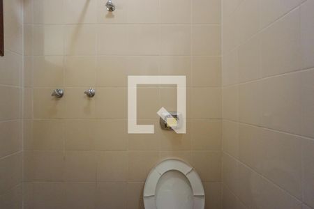 Apartamento à venda com 227m², 4 quartos e 2 vagas Apartamento à venda com 227m², 4 quartos e 2 vagasBanheiro de Serviço