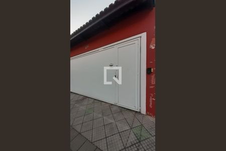 Casa à venda com 182m², 3 quartos e 2 vagas Casa à venda com 182m², 3 quartos e 2 vagasFachada