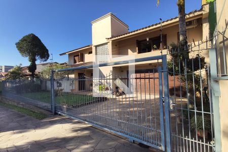 Casa à venda com 280m², 4 quartos e 2 vagas Casa à venda com 280m², 4 quartos e 2 vagasFachada