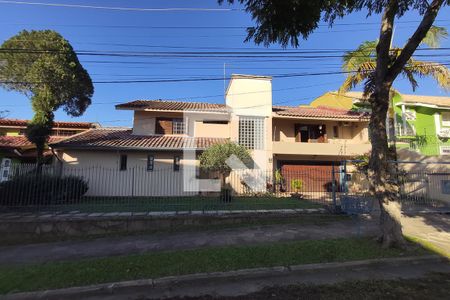 Casa à venda com 280m², 4 quartos e 2 vagas Casa à venda com 280m², 4 quartos e 2 vagasFachada