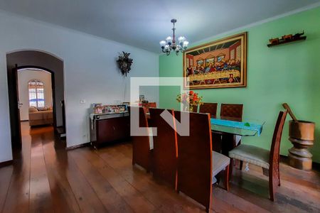 Casa à venda com 215m², 4 quartos e 3 vagas Casa à venda com 215m², 4 quartos e 3 vagasSala de Jantar