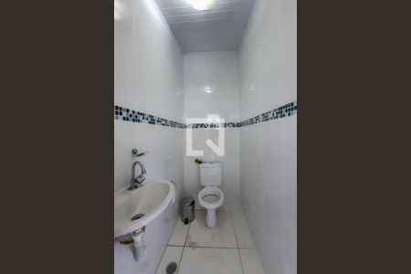 Casa à venda com 215m², 4 quartos e 3 vagas Casa à venda com 215m², 4 quartos e 3 vagasBanheiro de Serviço