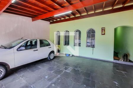 Casa à venda com 215m², 4 quartos e 3 vagas Casa à venda com 215m², 4 quartos e 3 vagasGaragem