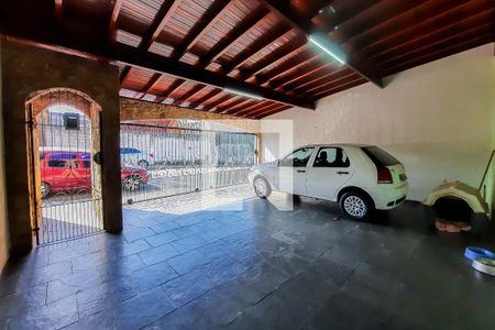 Casa à venda com 215m², 4 quartos e 3 vagas Casa à venda com 215m², 4 quartos e 3 vagasGaragem