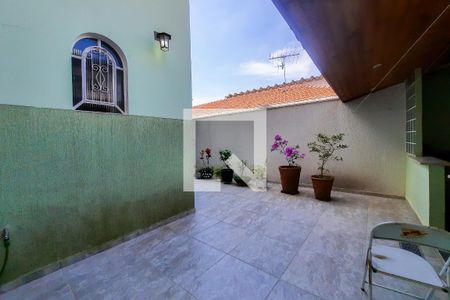 Casa à venda com 215m², 4 quartos e 3 vagas Casa à venda com 215m², 4 quartos e 3 vagasQuintal
