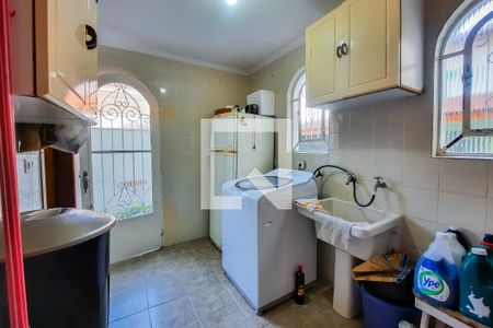 Casa à venda com 215m², 4 quartos e 3 vagas Casa à venda com 215m², 4 quartos e 3 vagasÁrea de Serviço