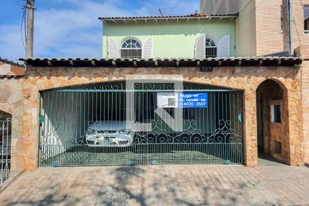 Casa à venda com 215m², 4 quartos e 3 vagas Casa à venda com 215m², 4 quartos e 3 vagasFachada