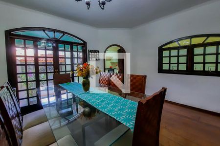 Casa à venda com 215m², 4 quartos e 3 vagas Casa à venda com 215m², 4 quartos e 3 vagasSala de Jantar