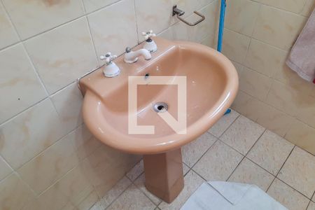 Casa à venda com 215m², 4 quartos e 3 vagas Casa à venda com 215m², 4 quartos e 3 vagasBanheiro da Suíte