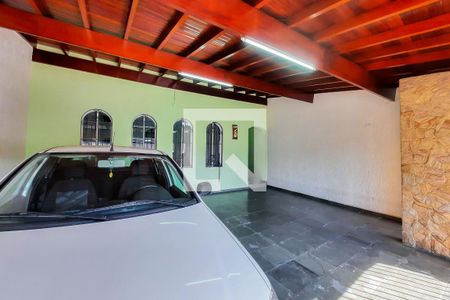 Casa à venda com 215m², 4 quartos e 3 vagas Casa à venda com 215m², 4 quartos e 3 vagasGaragem