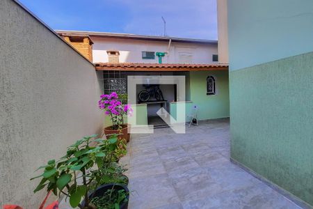 Casa à venda com 215m², 4 quartos e 3 vagas Casa à venda com 215m², 4 quartos e 3 vagasQuintal
