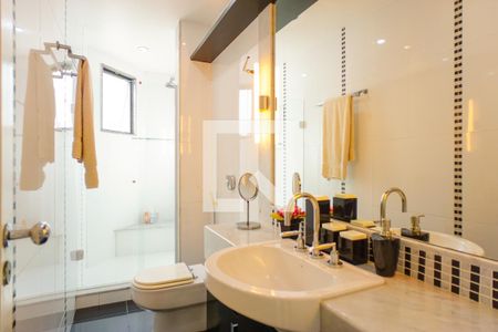 Apartamento à venda com 190m², 3 quartos e 4 vagas Apartamento à venda com 190m², 3 quartos e 4 vagasBanheiro da Suíte 2