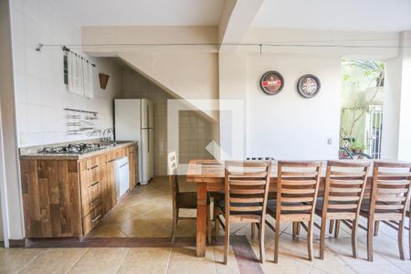 Casa à venda com 260m², 3 quartos e 2 vagas Casa à venda com 260m², 3 quartos e 2 vagasQuintal com Churrasqueira