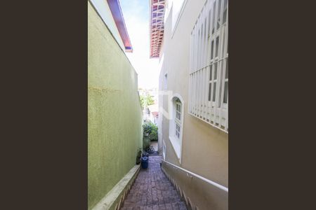 Casa à venda com 260m², 3 quartos e 2 vagas Casa à venda com 260m², 3 quartos e 2 vagasCorredor Lateral